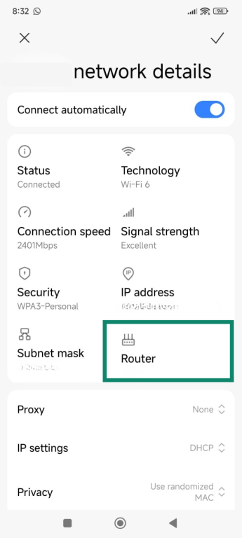 The network details windows, highlighting the Router section where the default gateway is listed.