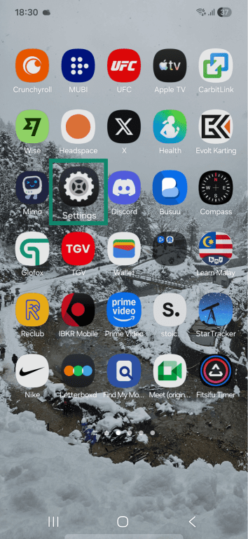 App grid on a Samsung Android device with the Settings app highlighted.
